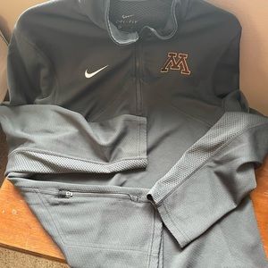 Nike Dri-Fit MN Gopher Long Sleeve Quarter Zip, Gray, Men’s sz S